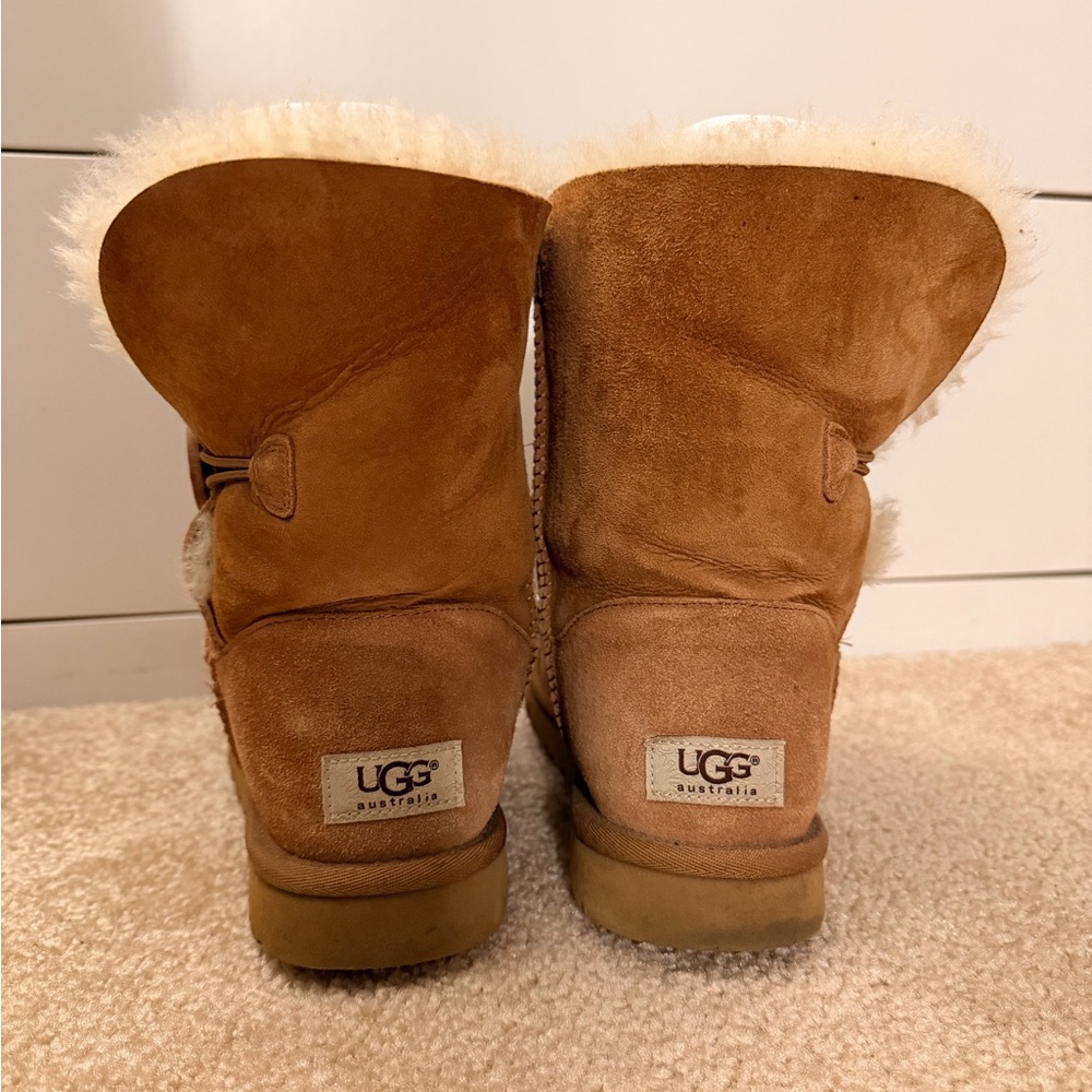 Ugg Bailey Button Chestnut - Picture 3 of 5